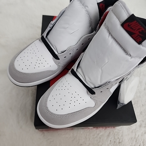 Nike Air Jordan 1 Retro High OG GS Smoke Grey 575441-126 - Picture 2 of 9